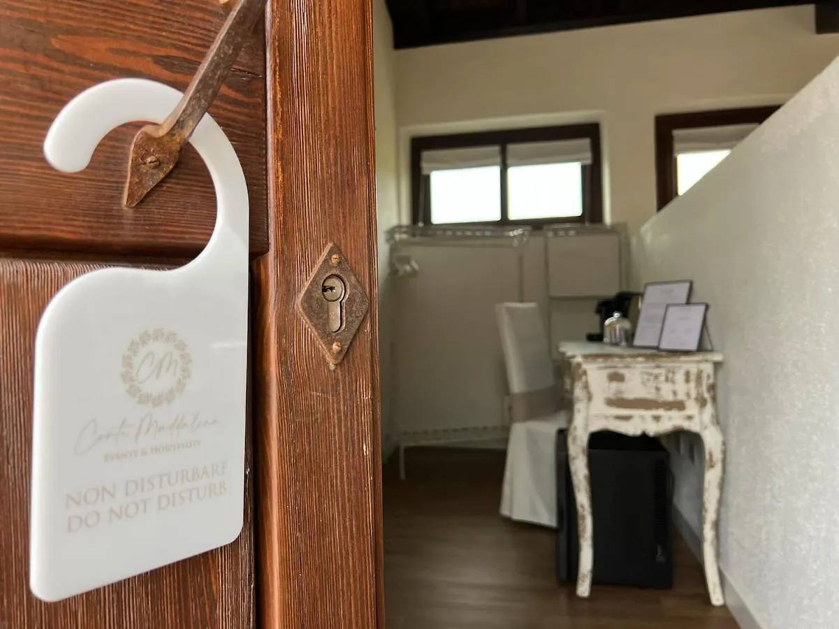 Corte Maddalena Camere Capoterra Guest house