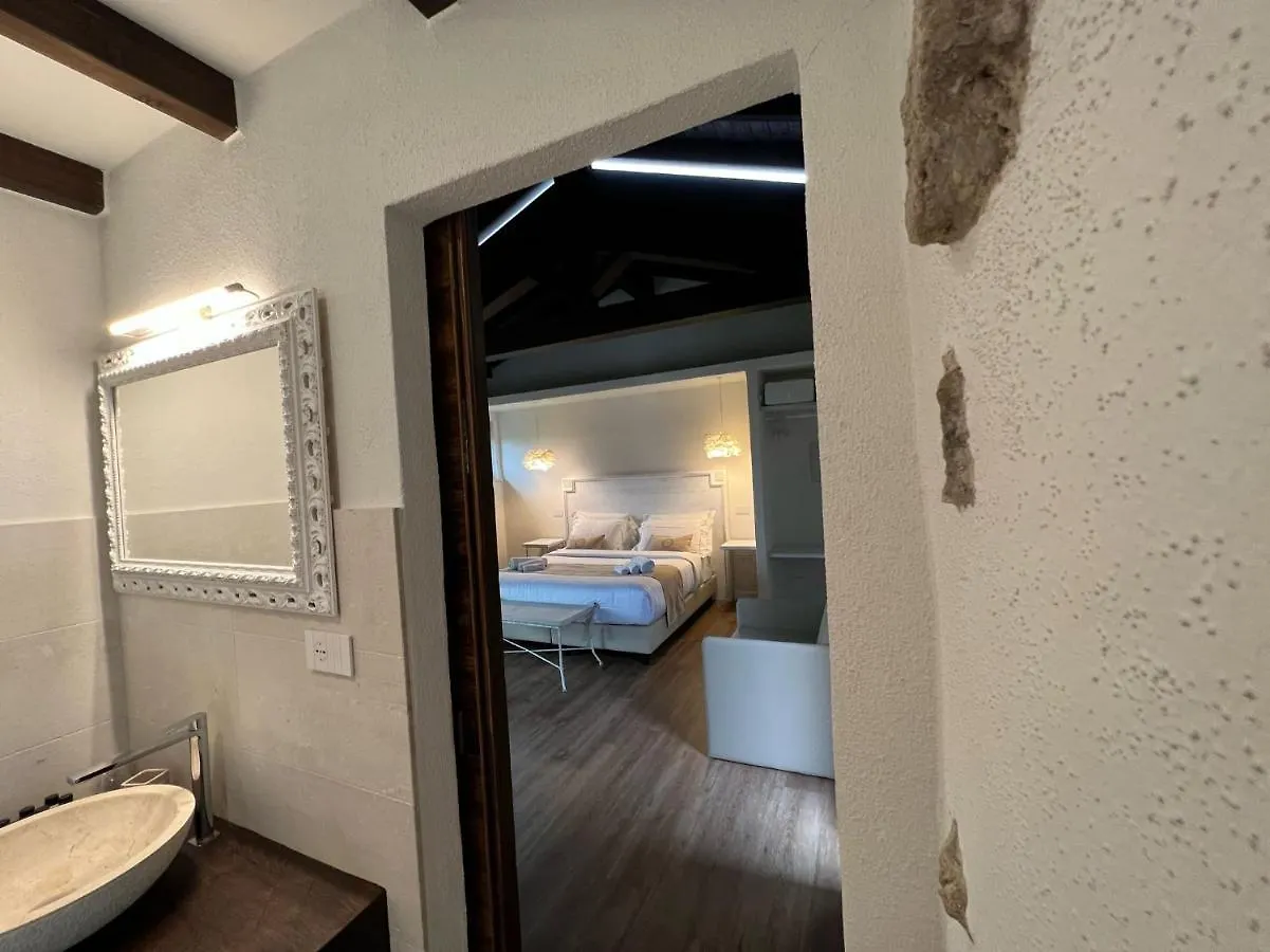 Corte Maddalena Camere Capoterra 0*,
