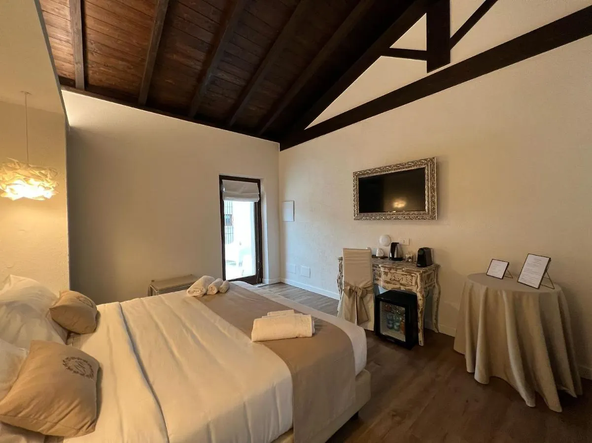 Corte Maddalena Camere Capoterra Guest house